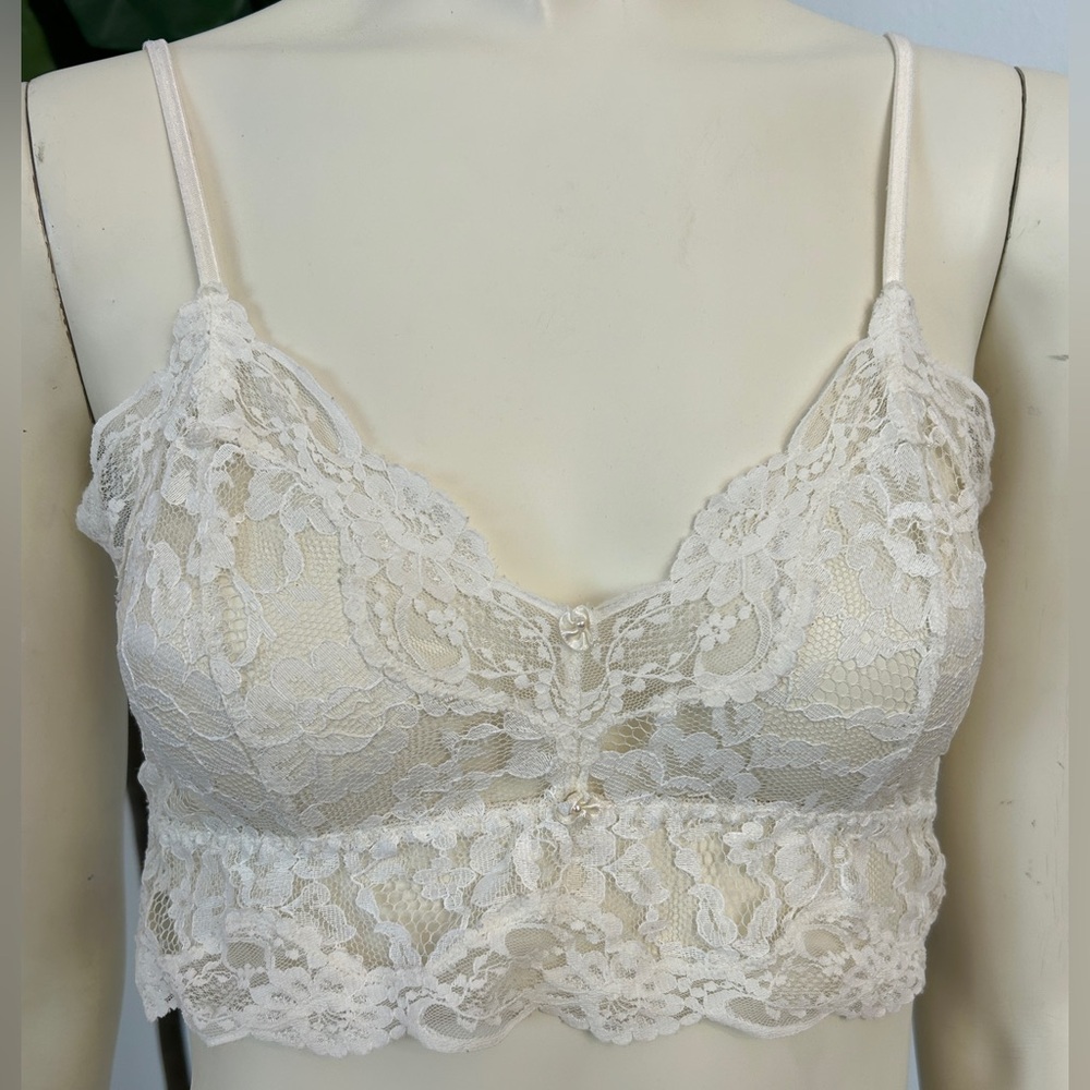 80s Gold Label Victoria’s Secret White Lace Bralette ft Rosettes & Pearls - S